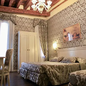 Hotel Bridge, Veneza
