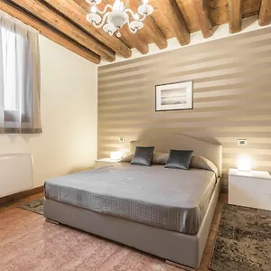Apartment Ca' Del Monastero 6 Collection Chic For 4 Guests With Lift, Venice